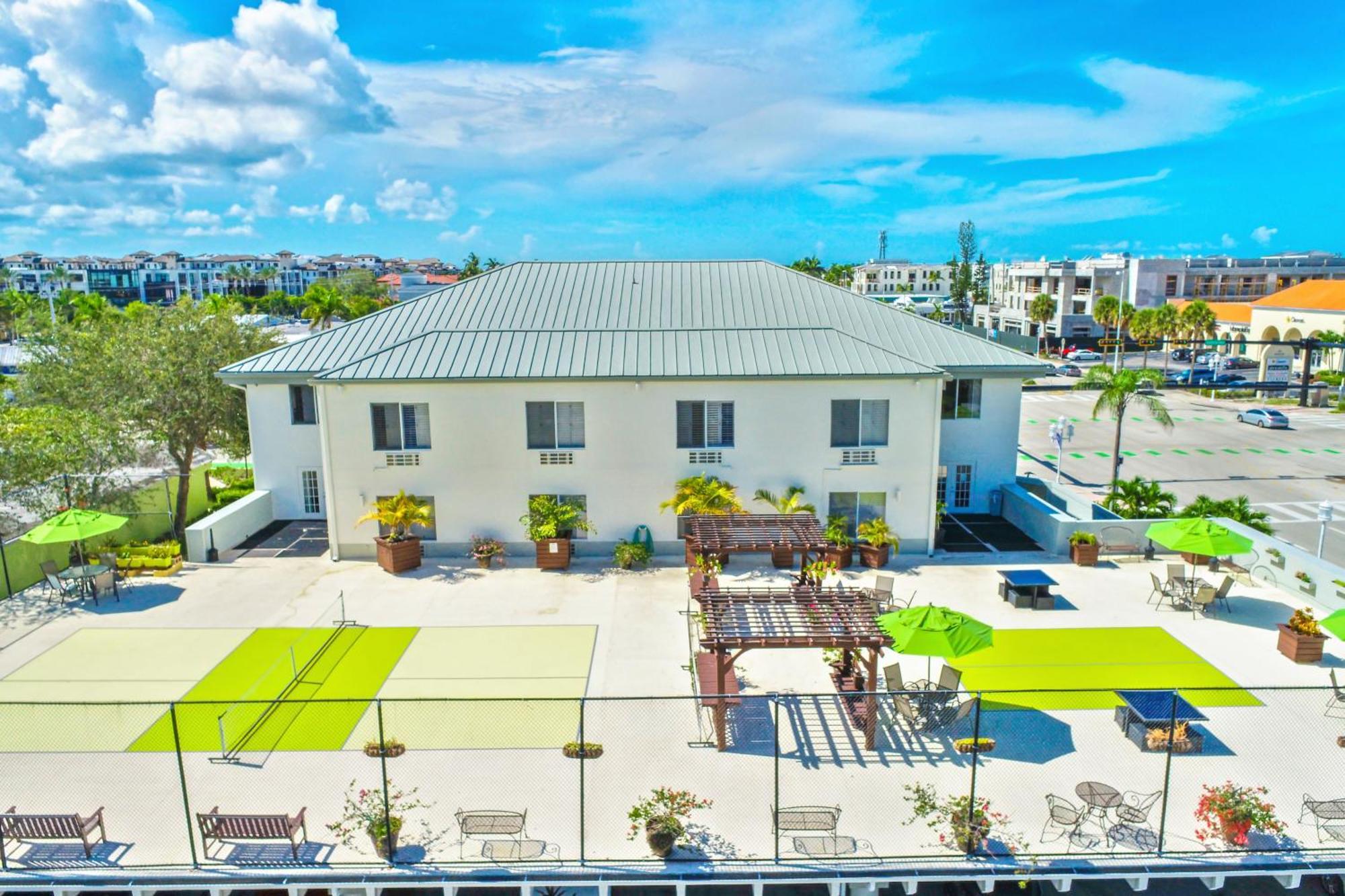 Naples Park Central Hotel Eksteriør billede