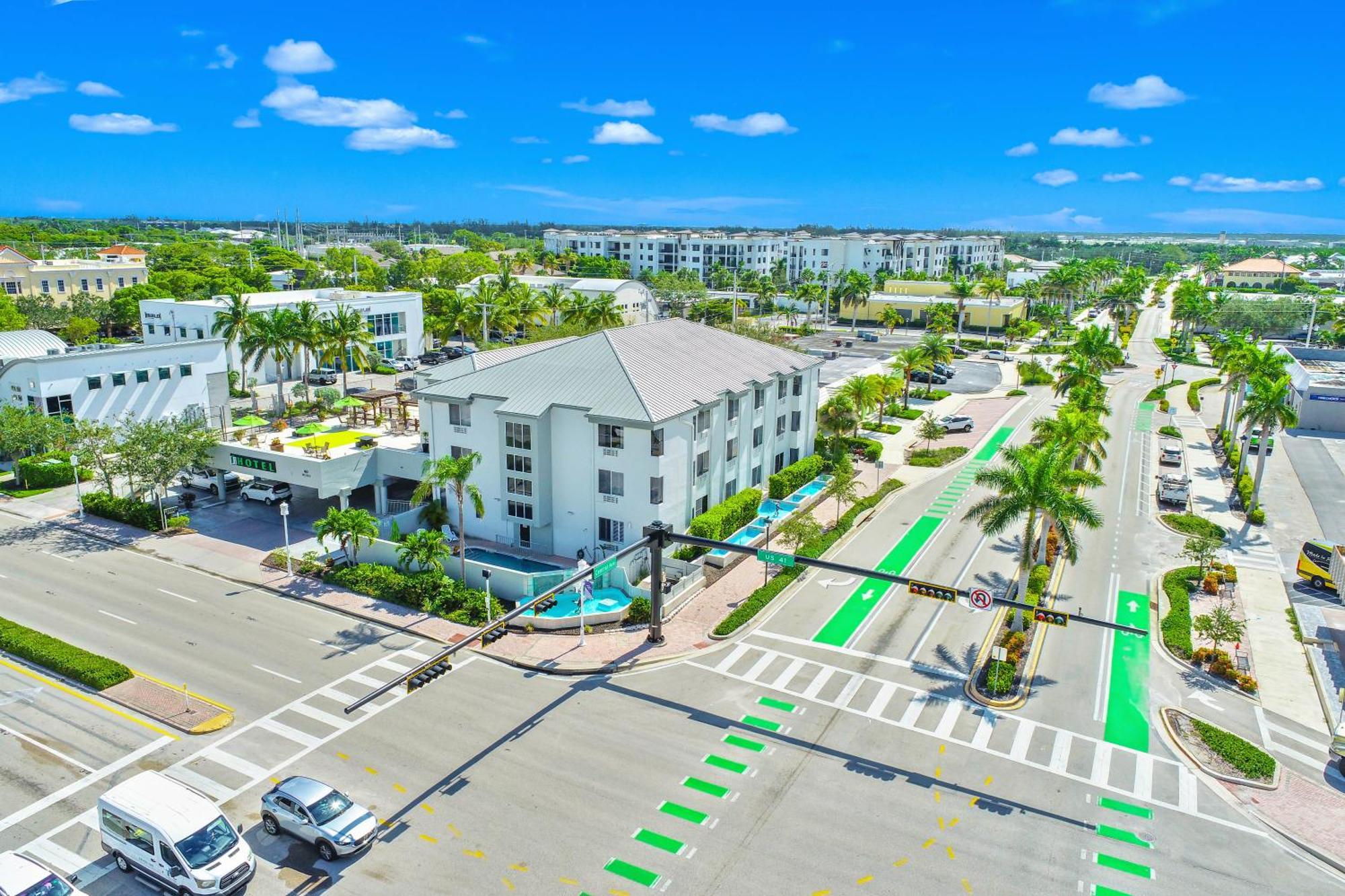 Naples Park Central Hotel Eksteriør billede
