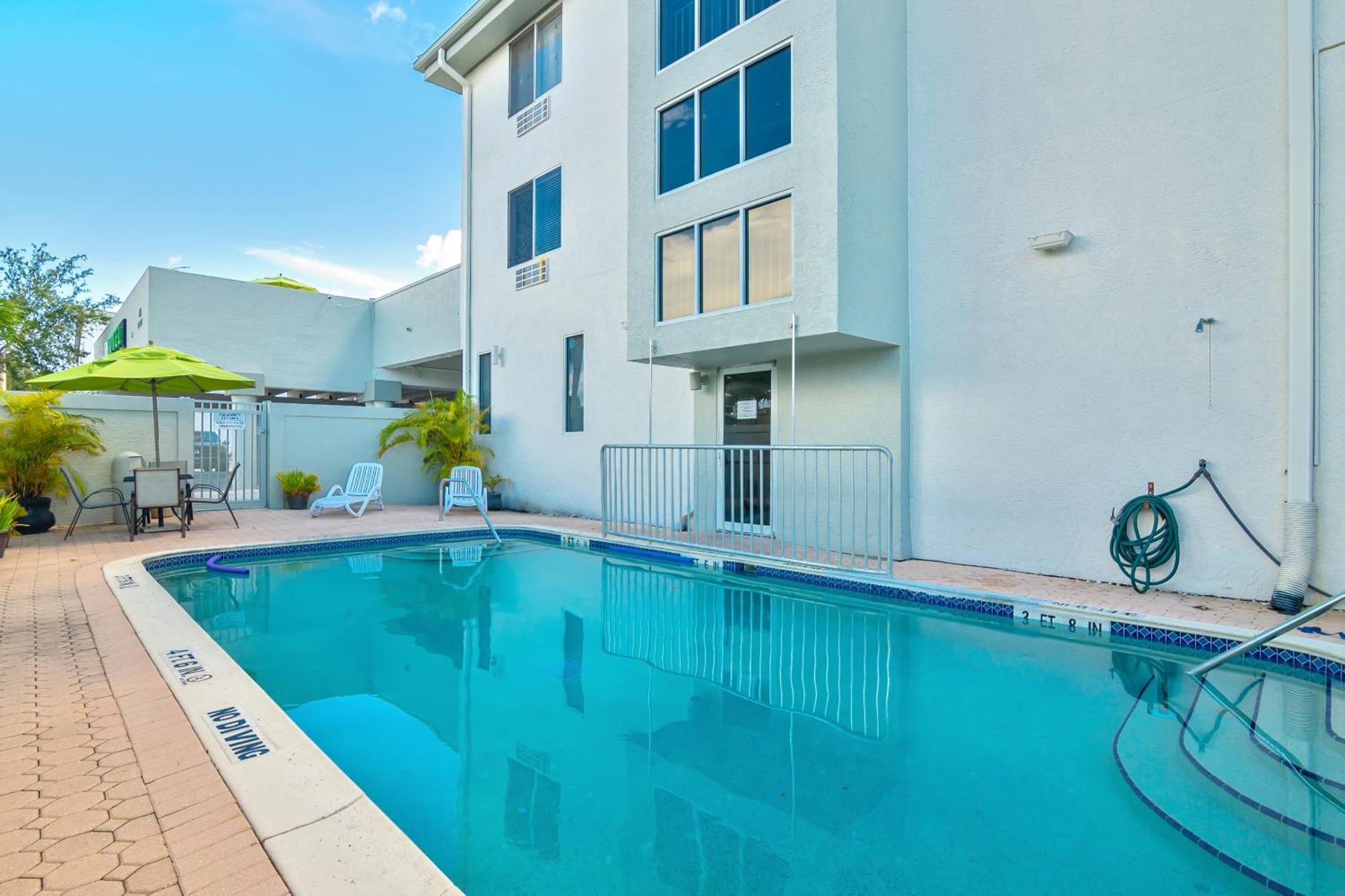 Naples Park Central Hotel Eksteriør billede