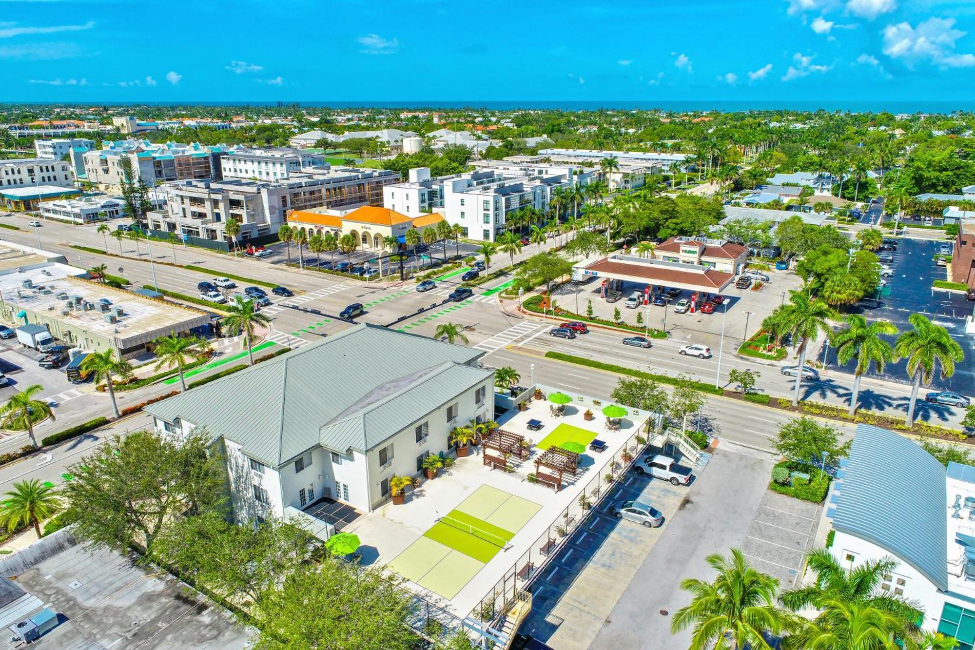 Naples Park Central Hotel Eksteriør billede