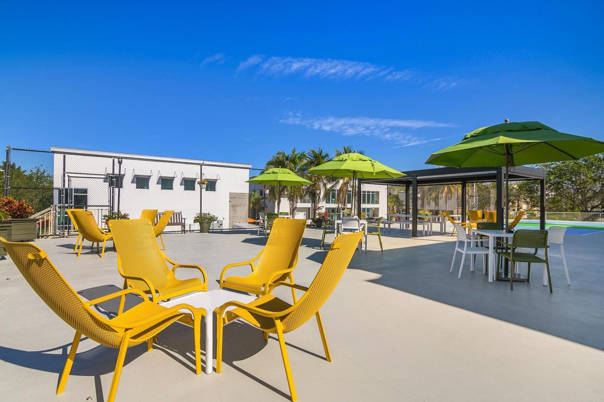 Naples Park Central Hotel Eksteriør billede