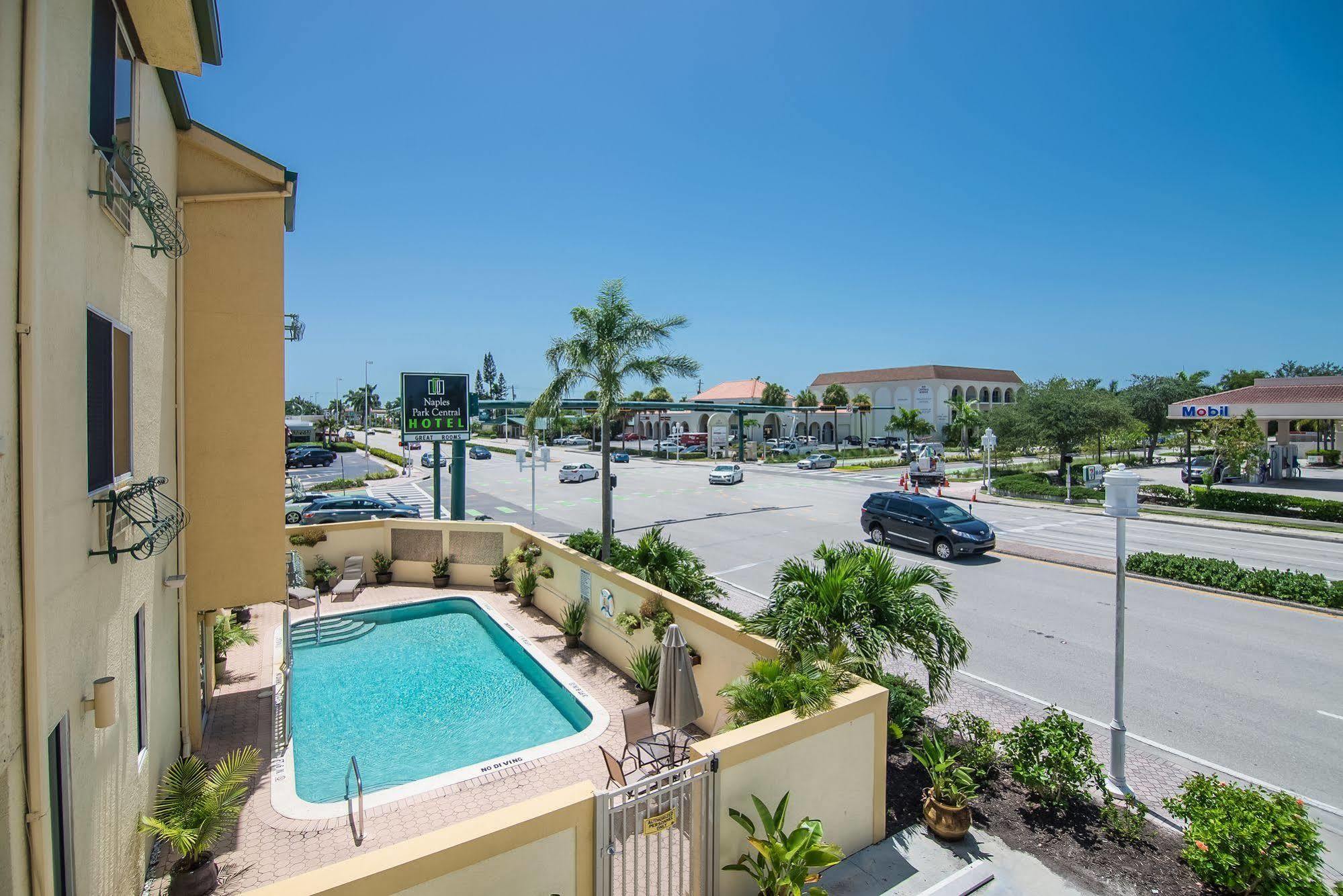 Naples Park Central Hotel Eksteriør billede