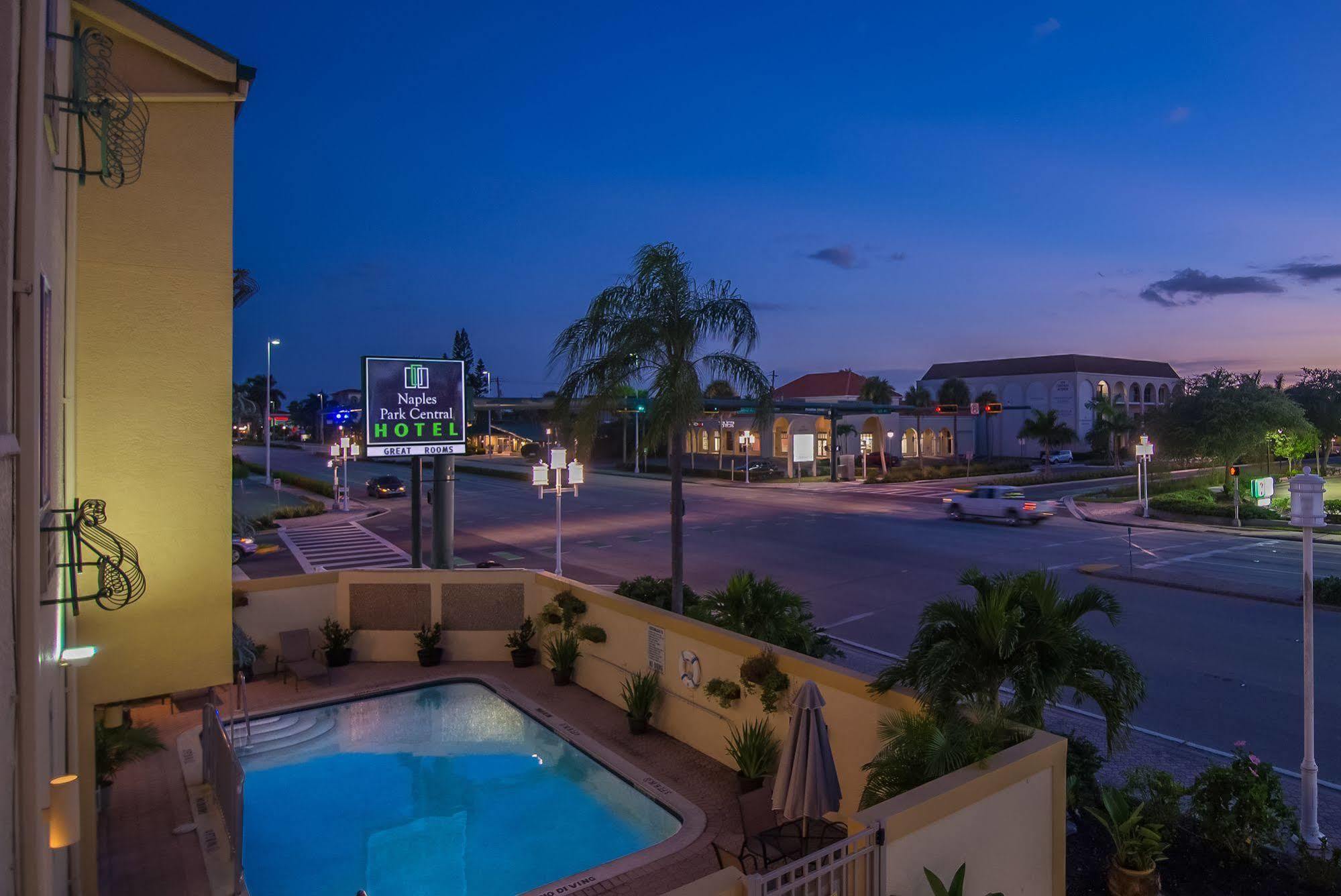 Naples Park Central Hotel Eksteriør billede