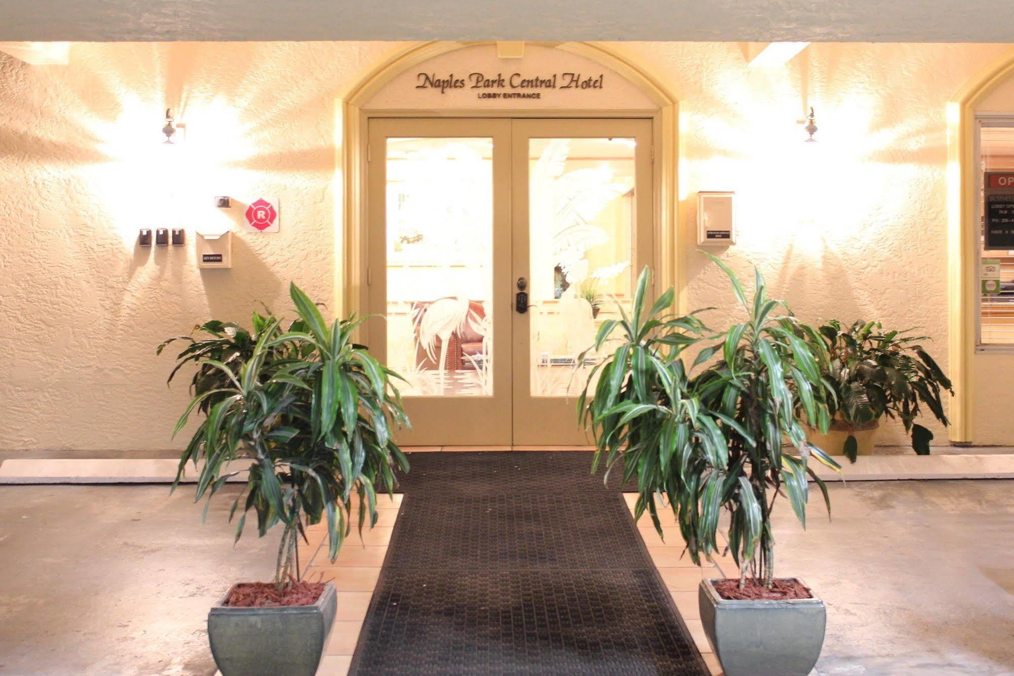 Naples Park Central Hotel Eksteriør billede