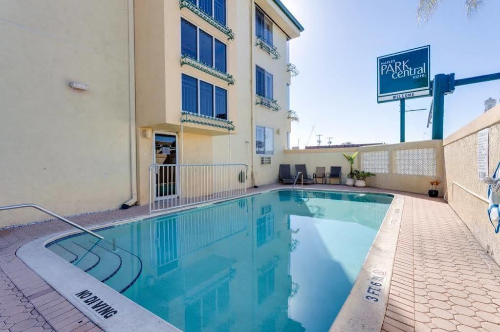 Naples Park Central Hotel Eksteriør billede