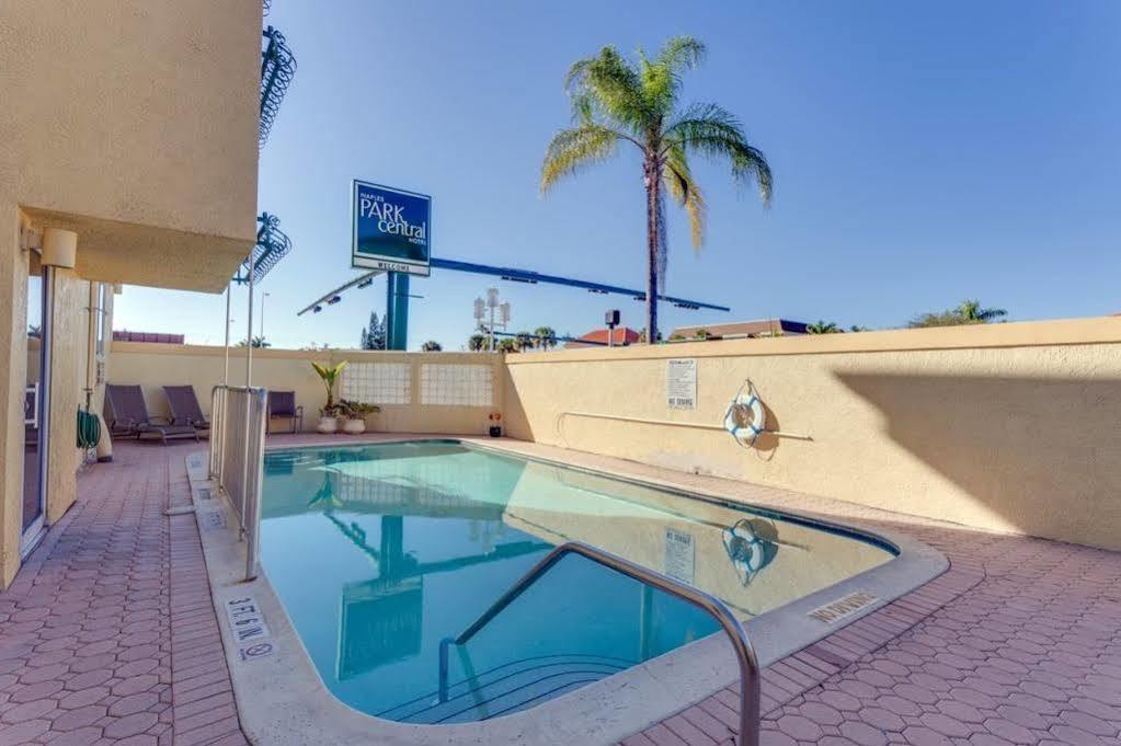 Naples Park Central Hotel Eksteriør billede